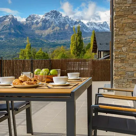 Casa O Berde Terraza Con Vistas A Aramon דירה פנטיקוסה